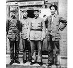 1937年，毛泽东和朱德、周恩来、秦邦宪在延安
