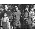 1949年4月 毛泽东和毛岸英、刘松林、李讷