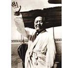 1966年 毛泽东在武汉畅游长江