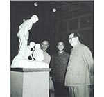 1955年 毛泽东参观全国美术展览
