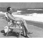 1960年，毛澤東在北戴河游泳后小憩